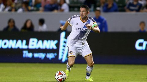 Əfsanəvi irlandiyalı futbolçu karyerasını başa vurdu