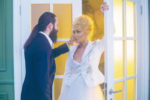 Müğənni Nura şiddətə məruz qalıb Müğənni Nura şiddətə məruz qalıb