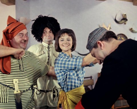 “Qafqaz əsiri”nin Ninası rejissorun kələkbazlığından danışıb