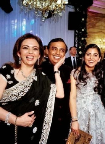 Hillari Klinton Hindistanın ən varlı adamının qızının toyunda