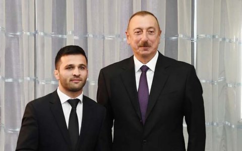 İlham Əliyev idmançılara 25 mənzil hədiyyə edib İlham Əliyev idmançılara 25 mənzil hədiyyə edib