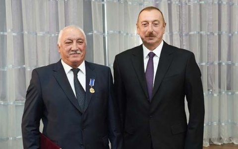 İlham Əliyev idmançılara 25 mənzil hədiyyə edib İlham Əliyev idmançılara 25 mənzil hədiyyə edib