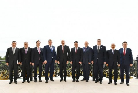 Morozov Əliyevə  orden təqdim etdi