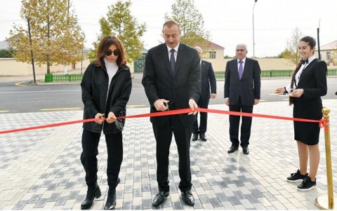 Prezident və xanımı köçkünlər üçün salınmış yaşayış kompleksinin açılışını ediblər