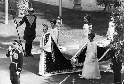 İranın sonuncu şahı; Bioqraflar Rza Pəhləvinin romantik obrazını canlandırır, məşuqələrindən yazırlar