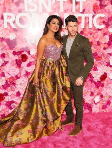 Dünya gözəli müğənni əri ilə fotolarını paylaşıb Dünya gözəli müğənni əri ilə fotolarını paylaşıb