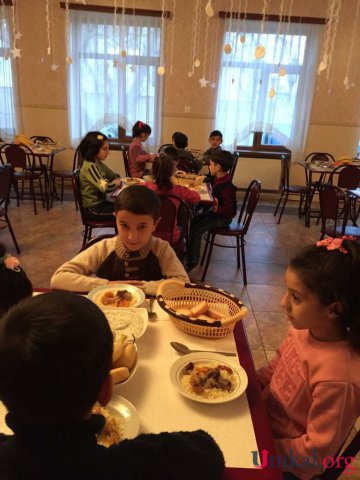 Mehriban Əliyevanın adından “İmamzadə”də ehsan verilib