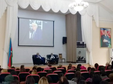 Yazıçı Anar ADU-nun müəllim və tələbələri ilə görüşüb