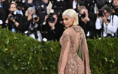 Dünyanın ən gənc milyarder qadını məlum olub Dünyanın ən gənc milyarder qadını məlum olub