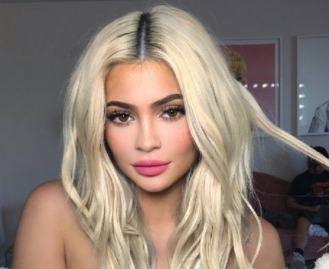 Dünyanın ən gənc milyarder qadını məlum olub