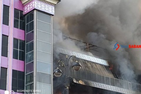 Eldar Mahmudova məxsus olduğu bildirilən ticarət mərkəzi qəsdən yandırılıb