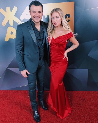 Şou-biznes nümayəndələrinə mükafatlar verilib