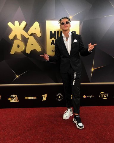 Şou-biznes nümayəndələrinə mükafatlar verilib