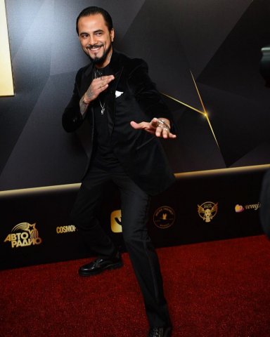 Şou-biznes nümayəndələrinə mükafatlar verilib