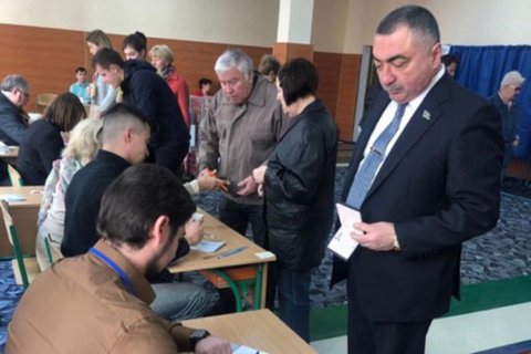 Deputat Rüfət Quliyev ölkə qanunlarına məhəl qoymur?