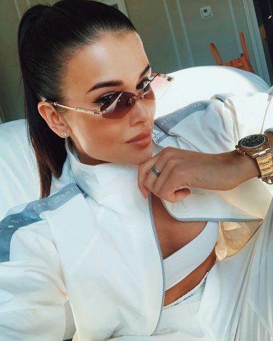 Rusiya gözəli Bakıdan fotoşəkillərini paylaşıb