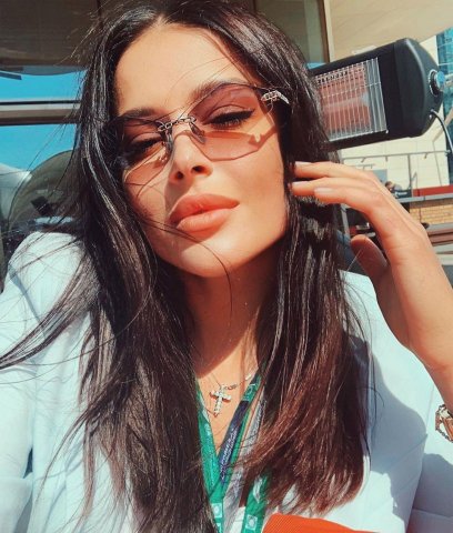 Rusiya gözəli Bakıdan fotoşəkillərini paylaşıb