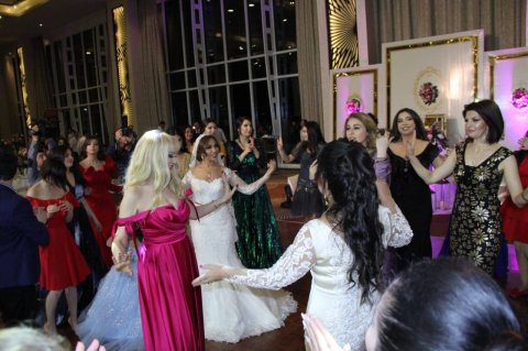 Məleykə Əsədova sinə dekoltesi ilə diqqət çəkib