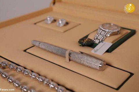 Baş nazir ona verilən hədiyyələri Milli Muzeyə təhvil verdi