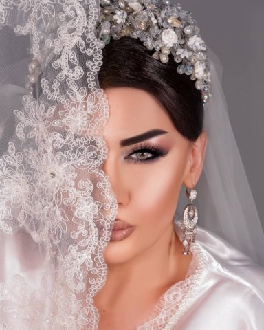 Rəqqasə Fatimə gəlinlik donu geyindi