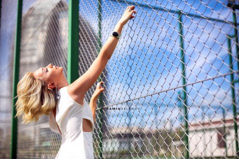 Ailəsi dağılan müğənni imicini dəyişib