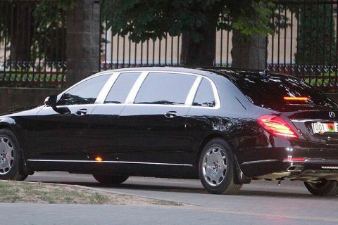 Prezidentə 2 milyon dollar dəyərində zirehli maşın bağışlayıblar