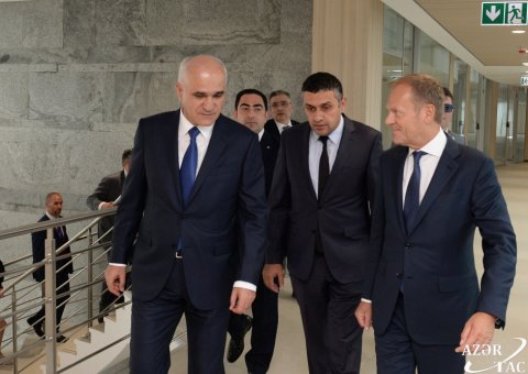 Donald Tusk Bakı Limanında