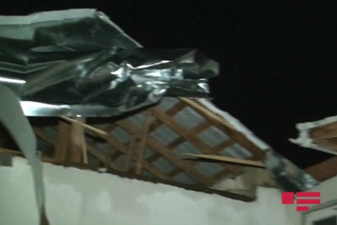 İsmayıllıda təbii fəlakət: güclü külək evlərə zərər vurdu, avtobus sel sularına qərq oldu İsmayıllıda təbii fəlakət: güclü külək evlərə zərər vurdu, avtobus sel sularına qərq oldu