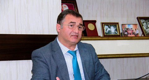 İlham Əliyev müxalifətçi alimi təltif edib İlham Əliyev müxalifətçi alimi təltif edib