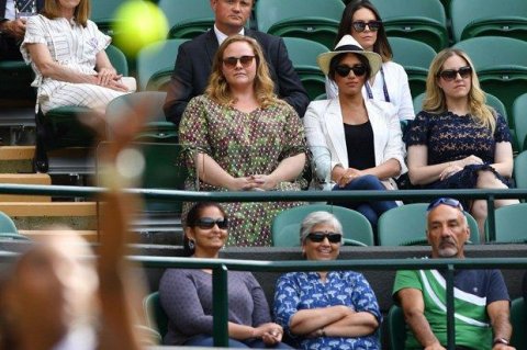 Bakılı Həsən və şahzadə Meqan – Selfi hekayəsi Bakılı Həsən və şahzadə Meqan – Selfi hekayəsi