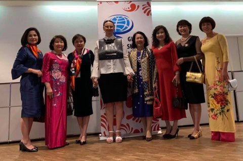 Qənirə Paşayeva Vyetnamın vitse-prezidenti və bu ölkənin tanınmış qadınları ilə görüşüb