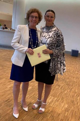 Qənirə Paşayeva Fransanın əmək naziri ilə görüşdü