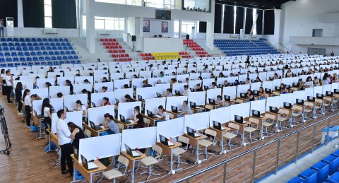 Müəllim olmaq istəyən 24 456 namizəddən 8-i 58 bal toplayıb