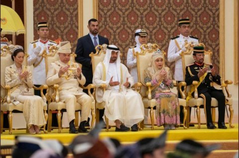 “Yaşasın yeni kral!” – Malayziyada tacqoyma mərasimi