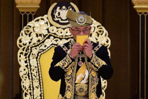 “Yaşasın yeni kral!” – Malayziyada tacqoyma mərasimi