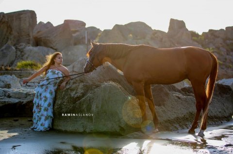 Xatirə İslamdan atla fotosessiya Xatirə İslamdan atla fotosessiya