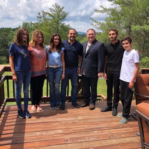 Livanın baş naziri Pompeonu fermasında qarşıladı