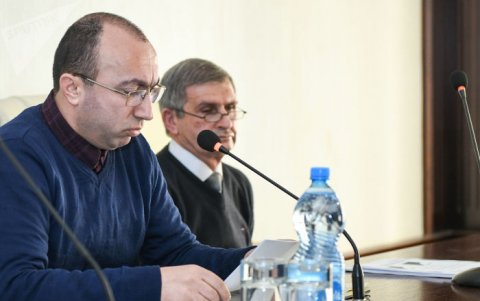 Komitə sədri ilə nazir soydaşlarımızın probleminə biganə yanaşır