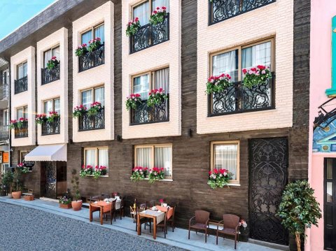 Deputat Ağalar Vəliyev xaricdə oğlunun adına nələr almayıb ki... - Siyahı yayıldı