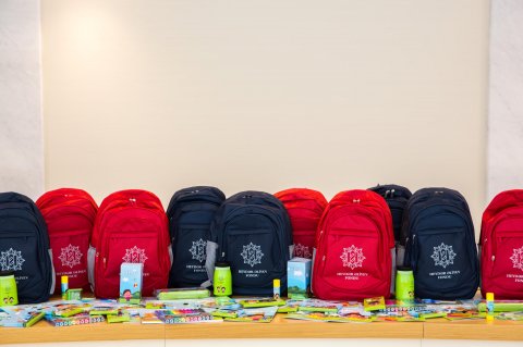 Heydər Əliyev Fondu şagirdlərə hədiyyə verəcək  