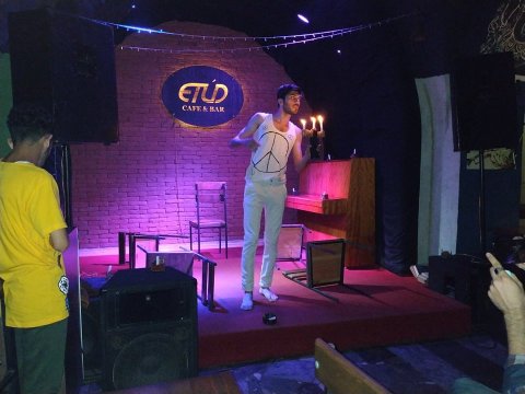 Xalq artisti yeni teatrın açılışında iştirak edib