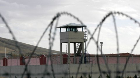 Sabiq aparat rəhbərinə həbsxanada kələk gəliblər - Jurnalist xatirələrini yazdı Sabiq aparat rəhbərinə həbsxanada kələk gəliblər - Jurnalist xatirələrini yazdı