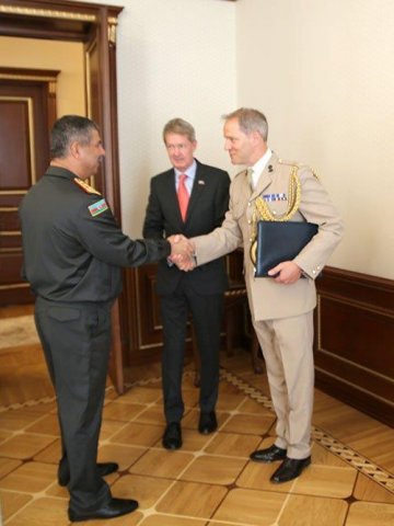 Səfir müdafiə naziri Zakir Həsənovla görüşüb 