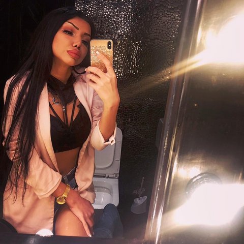 Meyxanaçıya sərt ittihamlar: ailəsini pozğun qadına dəyişib