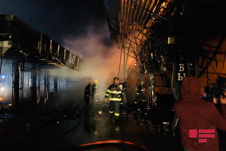 "Binə" ticarət mərkəzində güclü yanğın söndürülüb