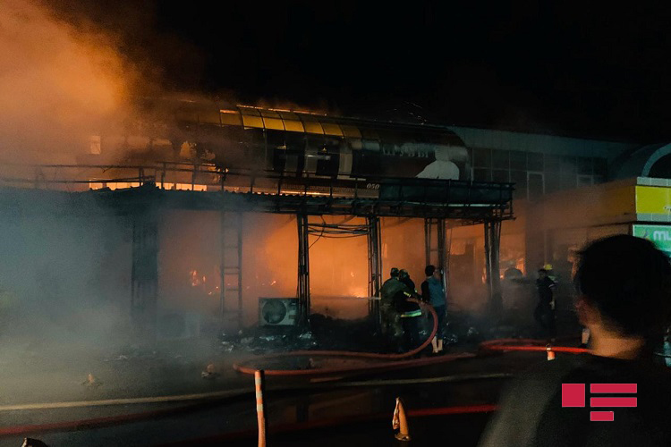 "Binə" ticarət mərkəzində güclü yanğın söndürülüb