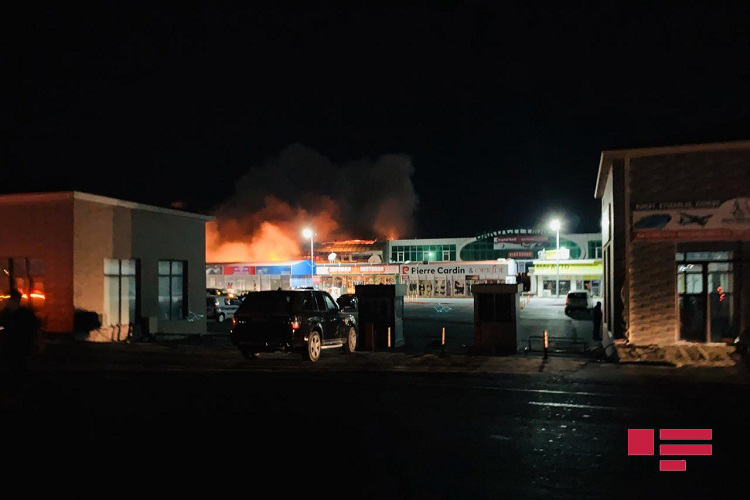 "Binə" ticarət mərkəzində güclü yanğın söndürülüb