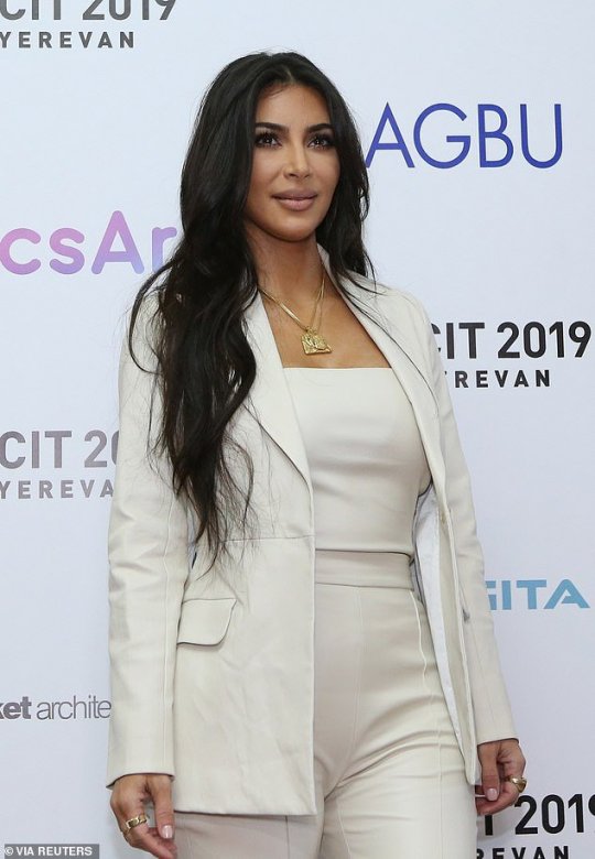 Kim Kardaşyan etirazlara məhəl qoymadan İrəvana gedib