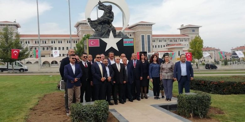 Pamukkale Universitetində Ermənistanın işğalçılıq siyasəti və Xocalı soyqırımından danışılıb