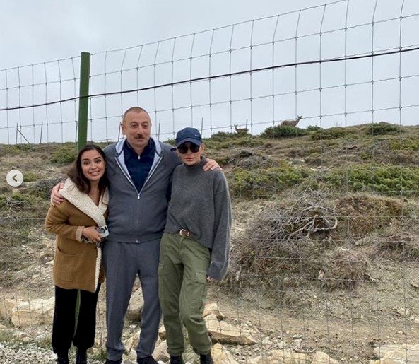 Prezident və ailəsi bölgədə: qeyri-rəsmi səfər - Fotolar Prezident və ailəsi bölgədə: qeyri-rəsmi səfər - Fotolar